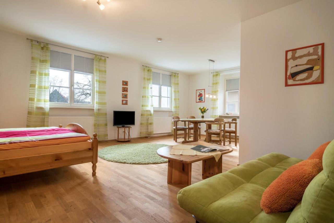 Ferienwohnung Am Schloss Heiligenborn Dış mekan fotoğraf